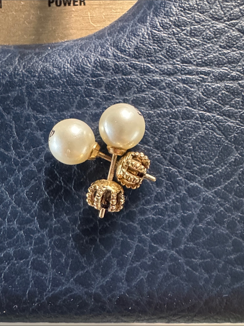 Juicy Couture Pearl Logo Stud Earrings - Gold & Cream - Picture 3 of 4